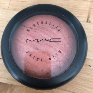 M.A.C Mineralize Skinfinish in Stereorose